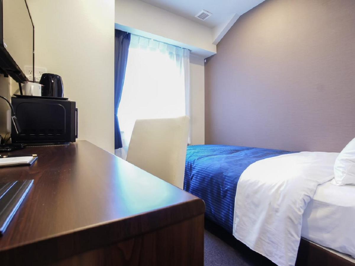Hotel Livemax Yokohama Motomachi Ekimae Екстер'єр фото